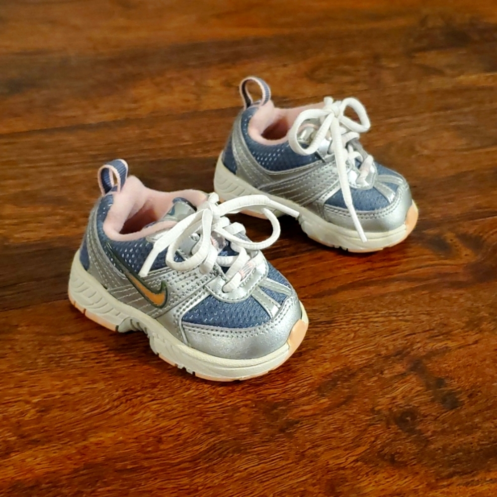 Nike Athletic Shoes 2C